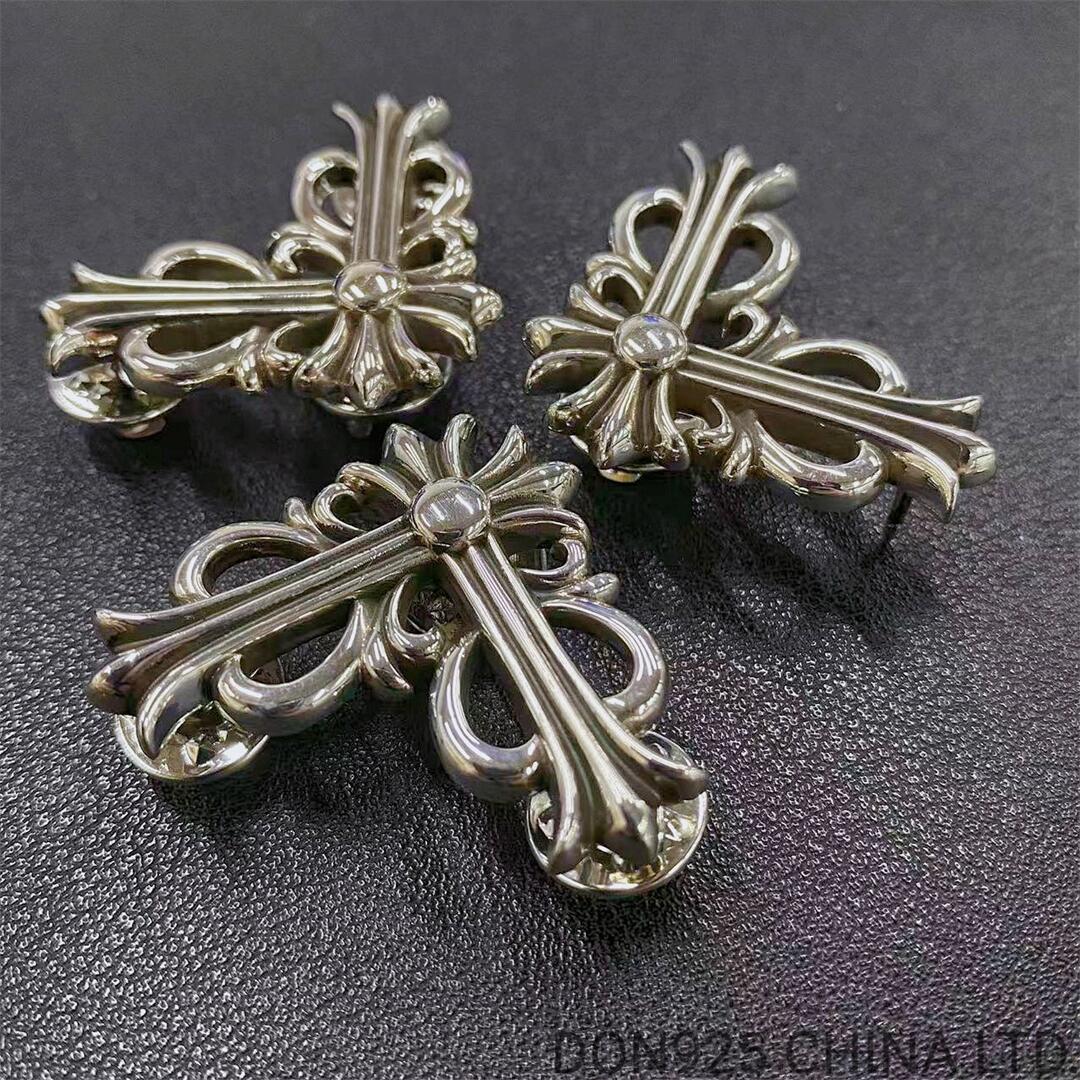 CHROME HEARTS Cross Breastpin