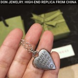 GUCCI 'Omnia Amor Amantibus' Engraved Heart necklace