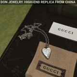 GUCCI 'Omnia Amor Amantibus' Engraved Heart necklace