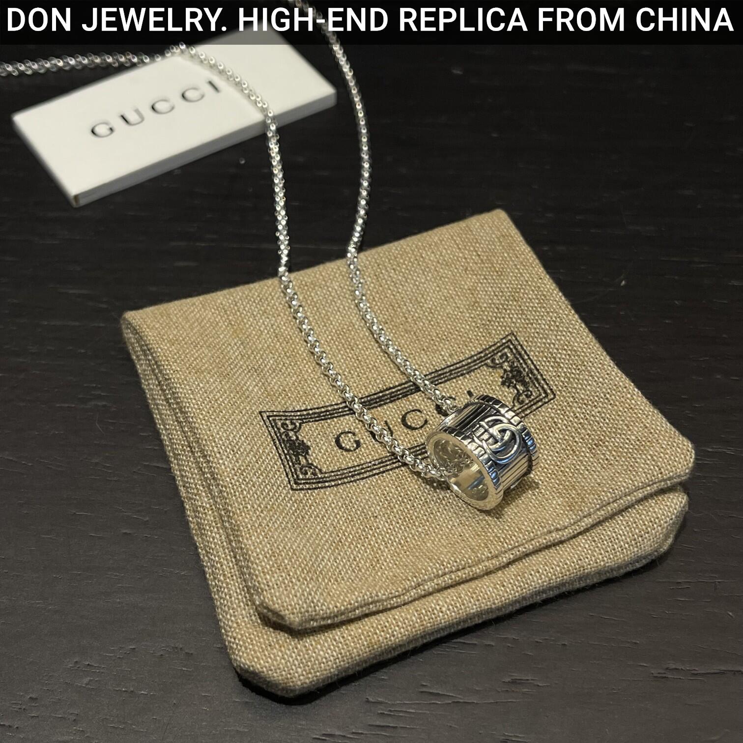 GUCCI Double G necklace