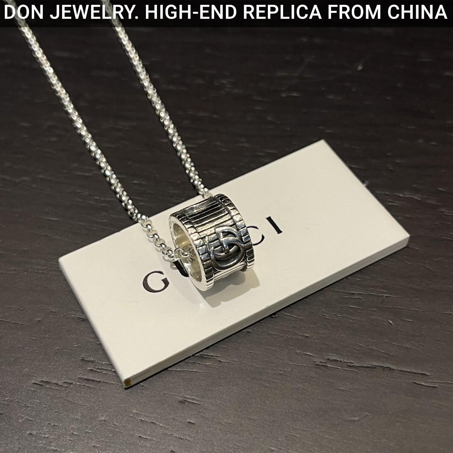 GUCCI Double G necklace