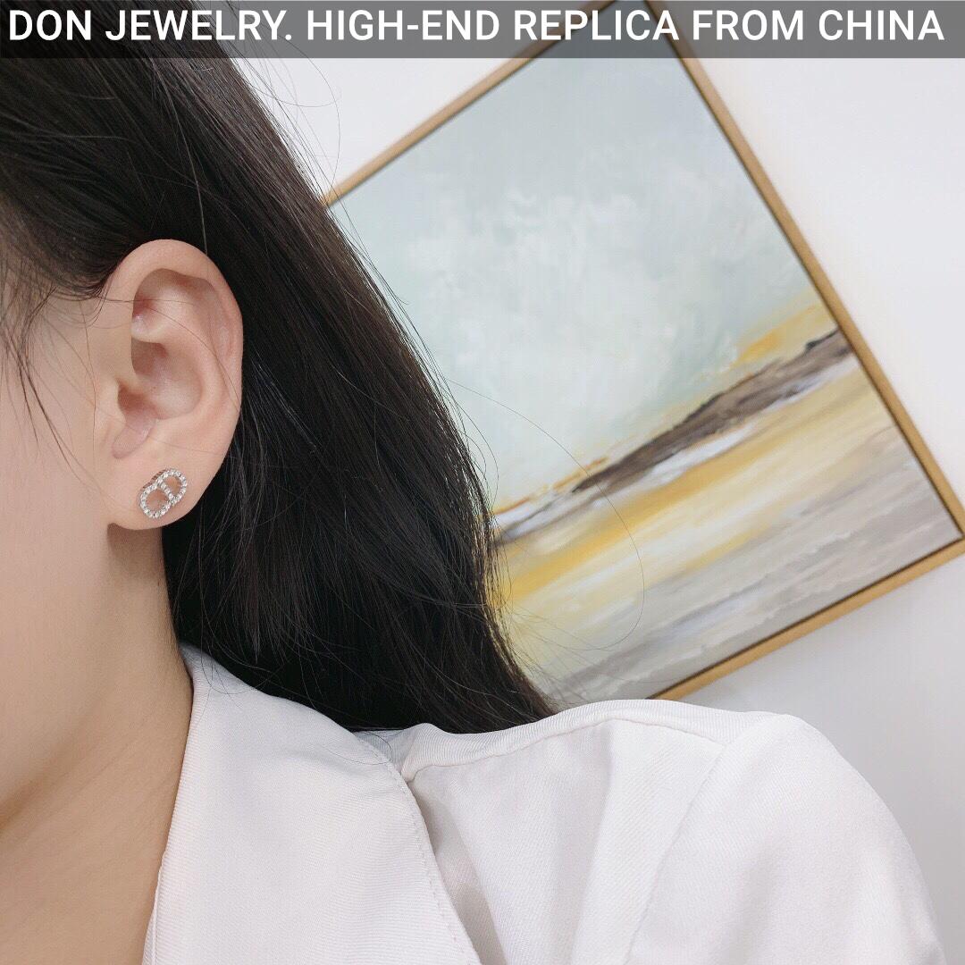 DIOR Petit CD earrings