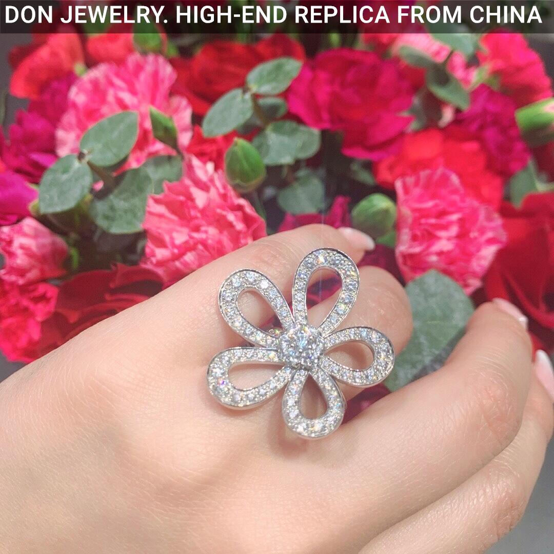 Van Cleef & Arpels Flowerlace ring