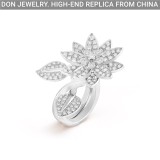 Van Cleef & Arpels Lotus Between the Finger ring