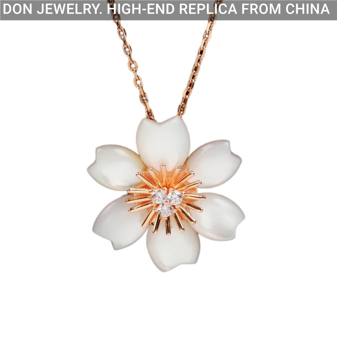 Van Cleef & Arpels Rose de Noël necklace, mini model