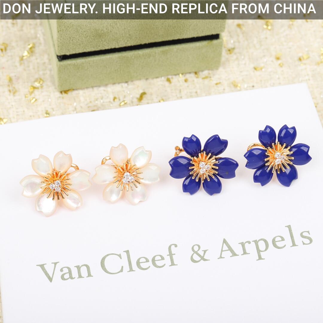 Van Cleef & Arpels Rose de Noël earrings, mini model