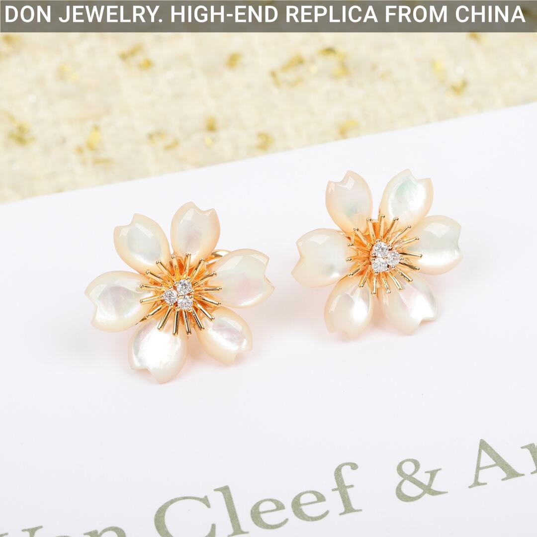 Van Cleef & Arpels Rose de Noël earrings, mini model